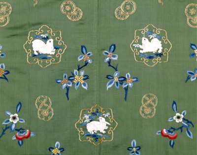 图片[2]-Green satin embroidered osmanthus jade rabbit gold ball pattern August flower god clothing-China Archive